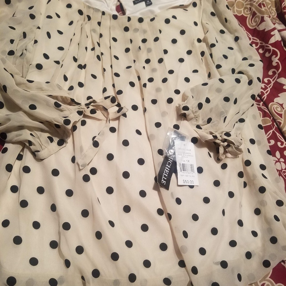 Plus sized Blouse - Picture 2 of 5